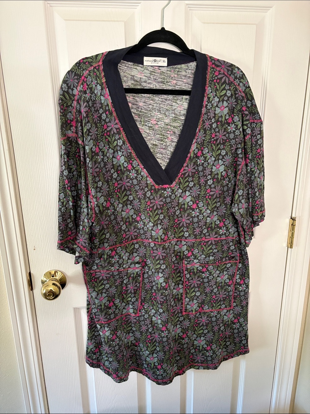 NATURAL LIFE black Floral V-Neck Tunic with hot Pink Trim